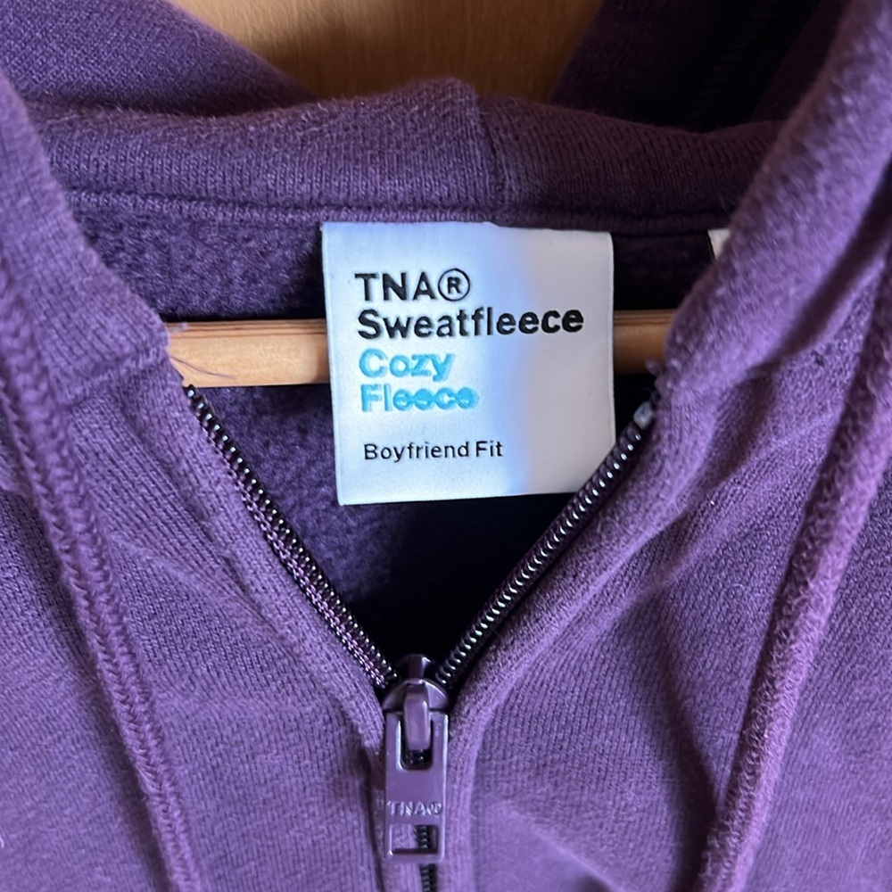 Aritzia TNA Sweatfleece Cozy Fleece Cropped Boyfriend Small EUC - Picture 2 of 3